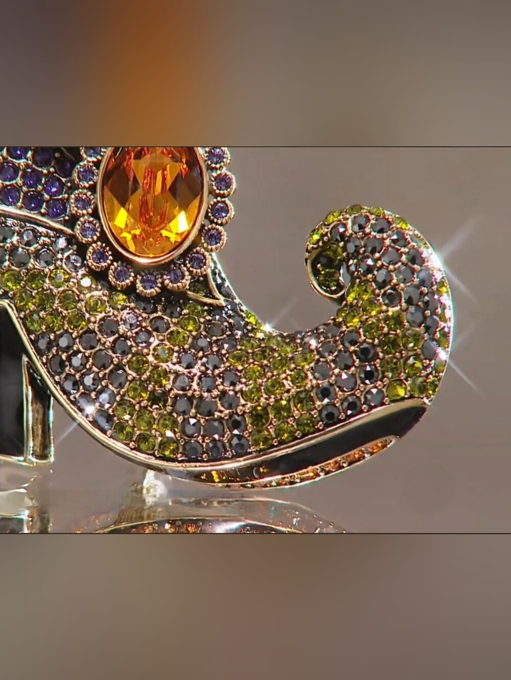 HEIDI DAUS Walk Witch Way SWAROVSKI Crystal Halloween Witch Boot Shoe Brooch Pin - Picture 3 of 14